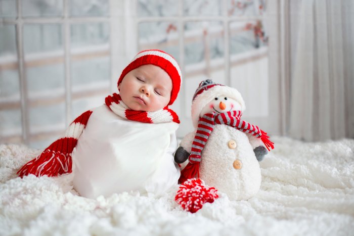 Sweet Christmas photo of the baby dressed as snowman