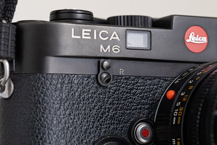 Фотография Leica M6 с логотипом
