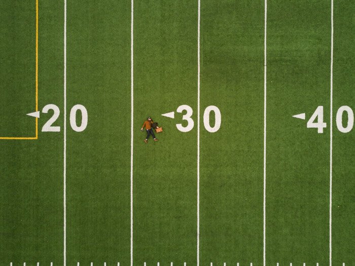 Плоское изображение футбольного поля, сфотографированного с дрона