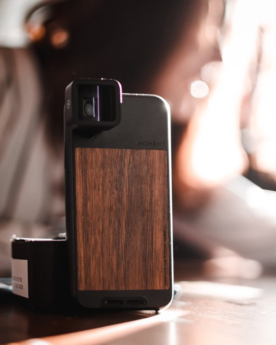 изображение телеобъектива для iphone с деревянным корпусом