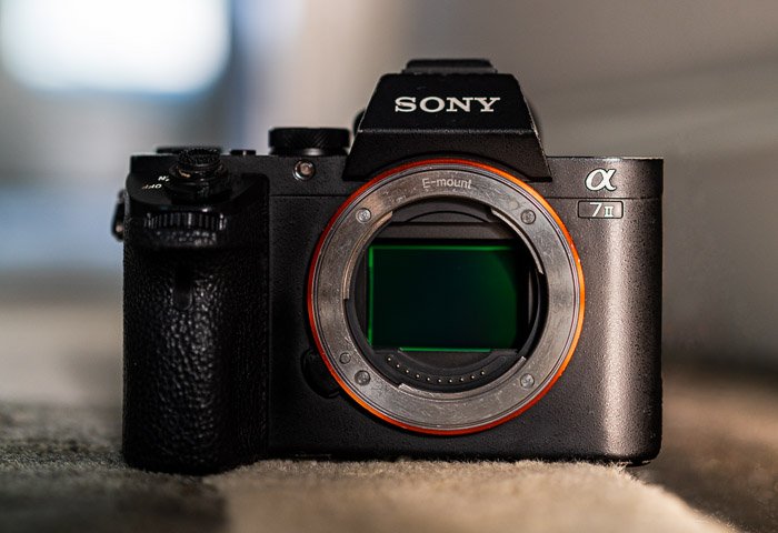 Корпус камеры Sony a7II спереди и сенсор