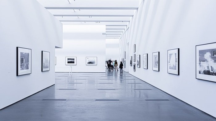черно-белое изображение художественной галереи