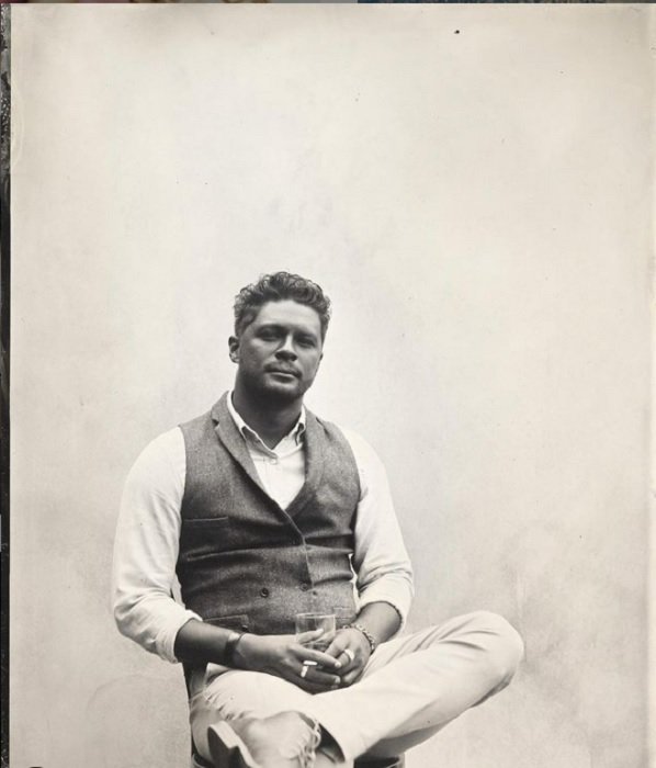 портрет сидящего мужчины, сделанный в технике мокрой пластины