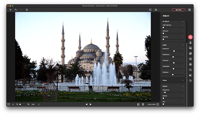 Скриншот интерфейса фоторедактора Movavi Picverse ai на примере мечети