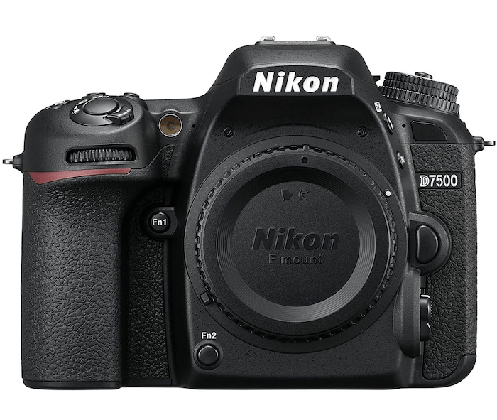 Корпус Nikon D7500 как лучшая дешевая камера для концертной съемки