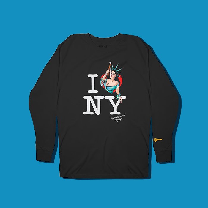 Плоское изображение черного свитера с графикой I love New York