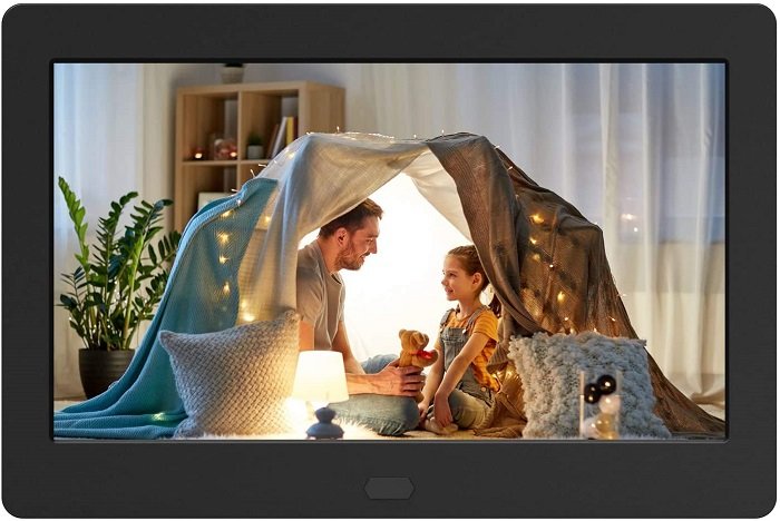 фото товара Цифровая фоторамка Atatat с папой и дочкой в праздничном форте из подушек