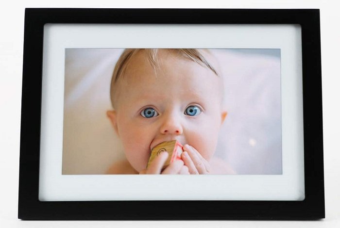 фото товара Цифровая фоторамка Skylight с портретом голубоглазого ребенка