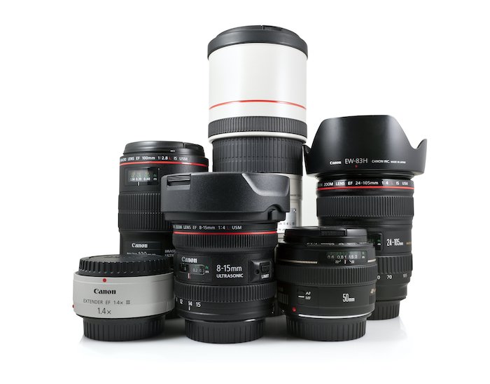 фотография продукции различных объективов Canon с аббревиатурами объективов