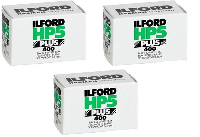подарки для фотографов: фото трех коробок черно-белой пленки Ilford HP5 Plus