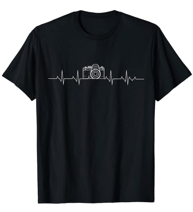 Дизайн футболок с фотоаппаратом и индикатором сердцебиения