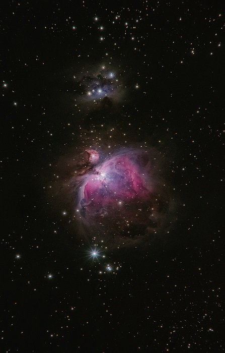 изображение фиолетовой галактики как пример астрофотографии