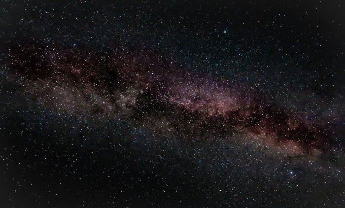 изображение галактики в ночном небе с фильтром для астрофотографии