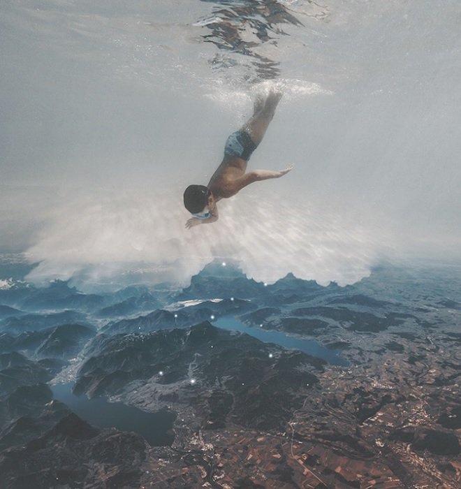 Сюрреалистическая фотография: Мальчик ныряет в воду над Землей