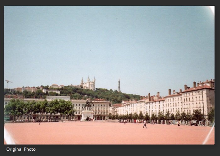 Центральная площадь в Лионе с видом на базилику на холме