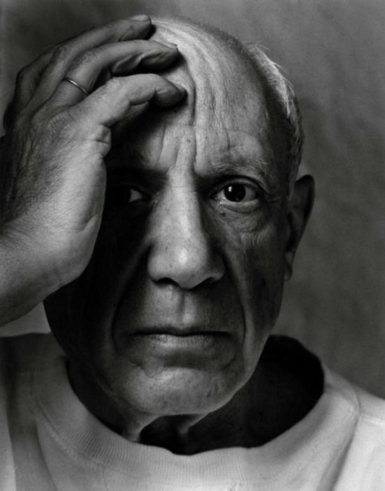 Черно-белый портрет Пабло Пикассо