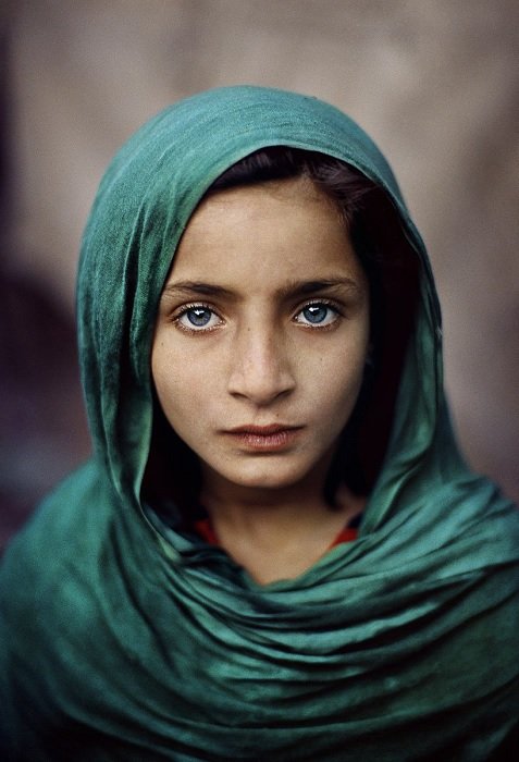 Портрет молодой девушки в Афганистане