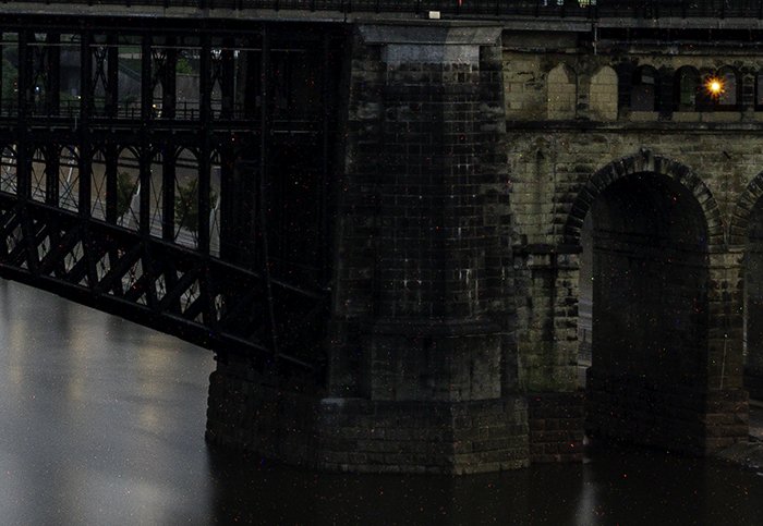 Снимок моста с длинной выдержкой и с цветовым шумом